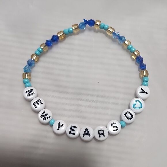 Taylor Swift Friendship Bracelet - Picture 1 of 2